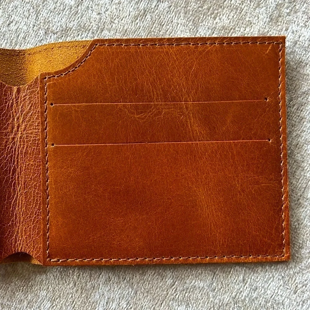 NWOT Genuine Leather Men’s Bifold Wallet Cognac Vintage Slim Minimalist